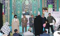 تجلیل از طلایه‌داران جوانی جمعیت در فیروزکوه؛ تکریم خانواده‌های باشکوه در میعادگاه نماز جمعه